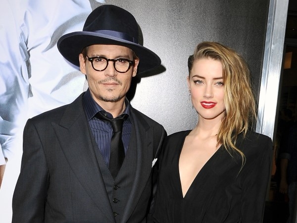
	
	Nam tài tử Johnny Depp đến nay đã ở tuổi ngũ tuần thế nhưng ông vẫn chung sống rất hạnh phúc cùng vợ tương lại chỉ mới 23 tuổi - Amber Heard. Johnny Dep cho biết: "Tôi có rất nhiều kinh nghiệm sống nhưng tôi không bao giờ xem thường cô ấy. Amber luôn truyền cảm hứng cho tôi".